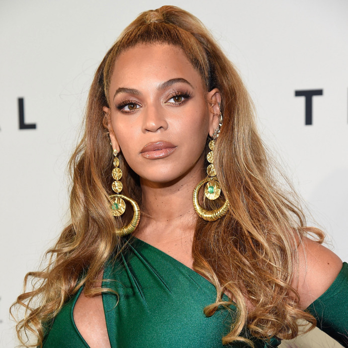 Beyonce height, shoe size, weight hips and body